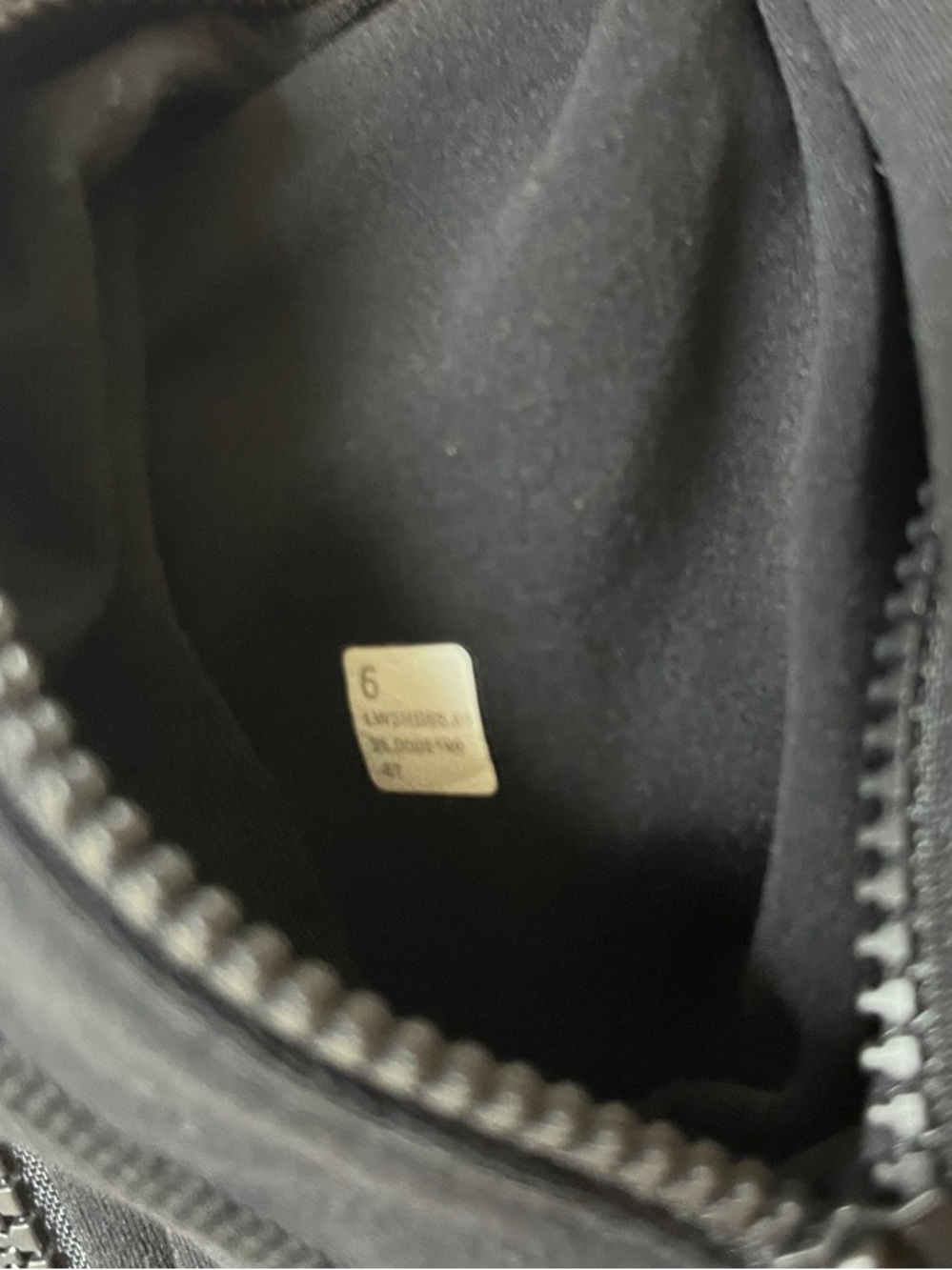 lululemon athletica Black Slim-Fit Jacket women’s size 6 - Picture 3 of 3
